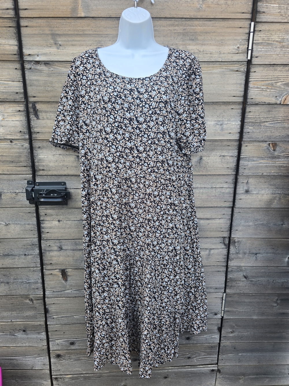 aerie Black and Cream Floral Short Sleeve Midi Dress